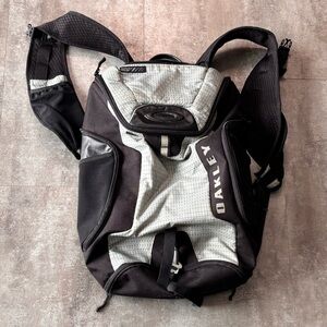 Oakley Link Backpack Black and Gray Sports Outdoors